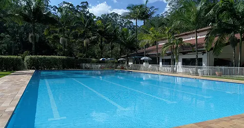 Piscina com raia de 25 metros